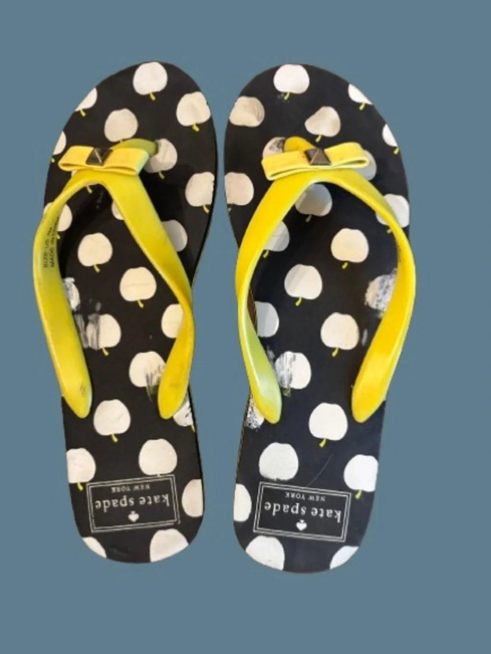 Kate Spade Feldon Apple Print Flip Flops Yellow Bow Sandals Size 7 VGUC